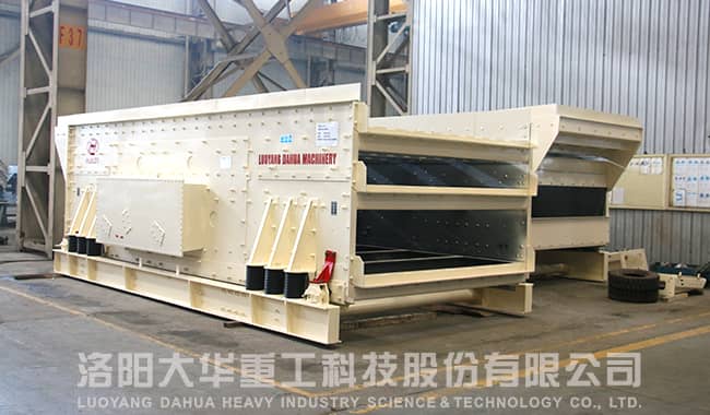 triple shaft vibrating screen