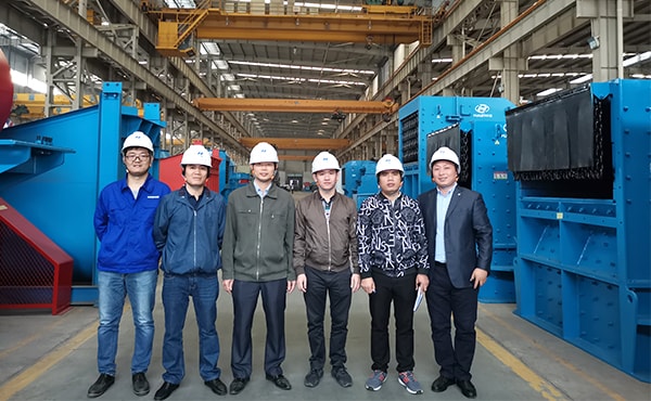 customer visit Luoyang Dahua stone crusher